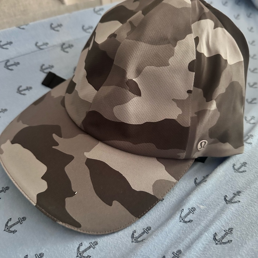 Lululemon Athletica Fast and Free Run Hat - Black and Gray